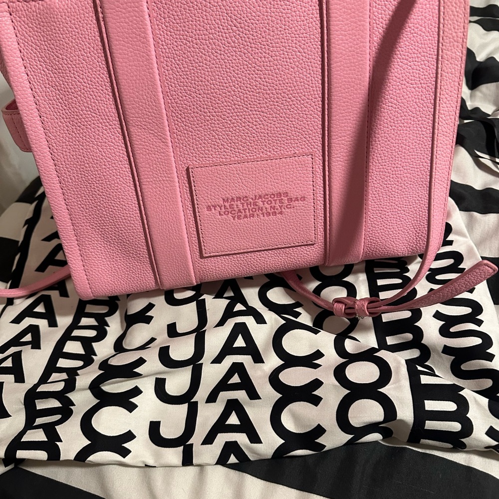 Marc Jacobs medium Pink The Totebag Pebbled Leather Satchel - Picture 3 of 9
